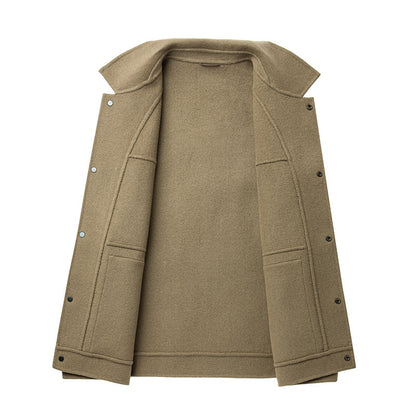 Uldfrakke med Nedfældet Krave